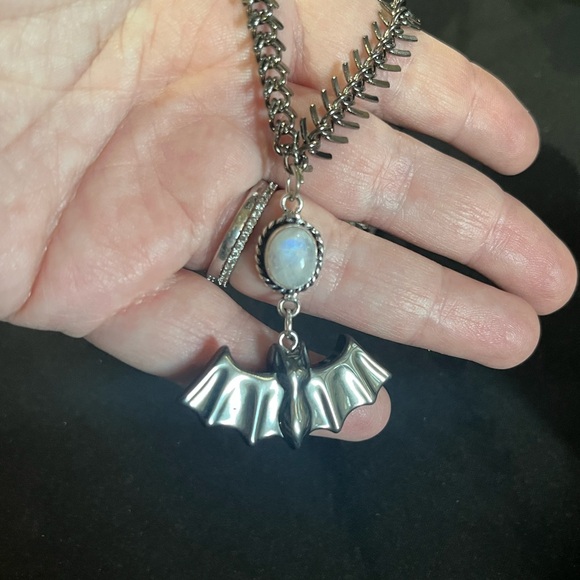 Rainbow moonstone hematite bat stainless steel chain - Picture 4 of 4